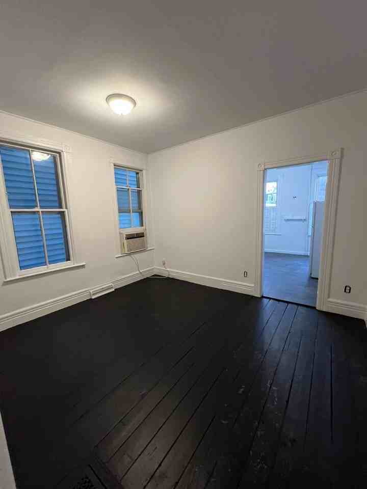 124 Front St - Photo 4 of 9