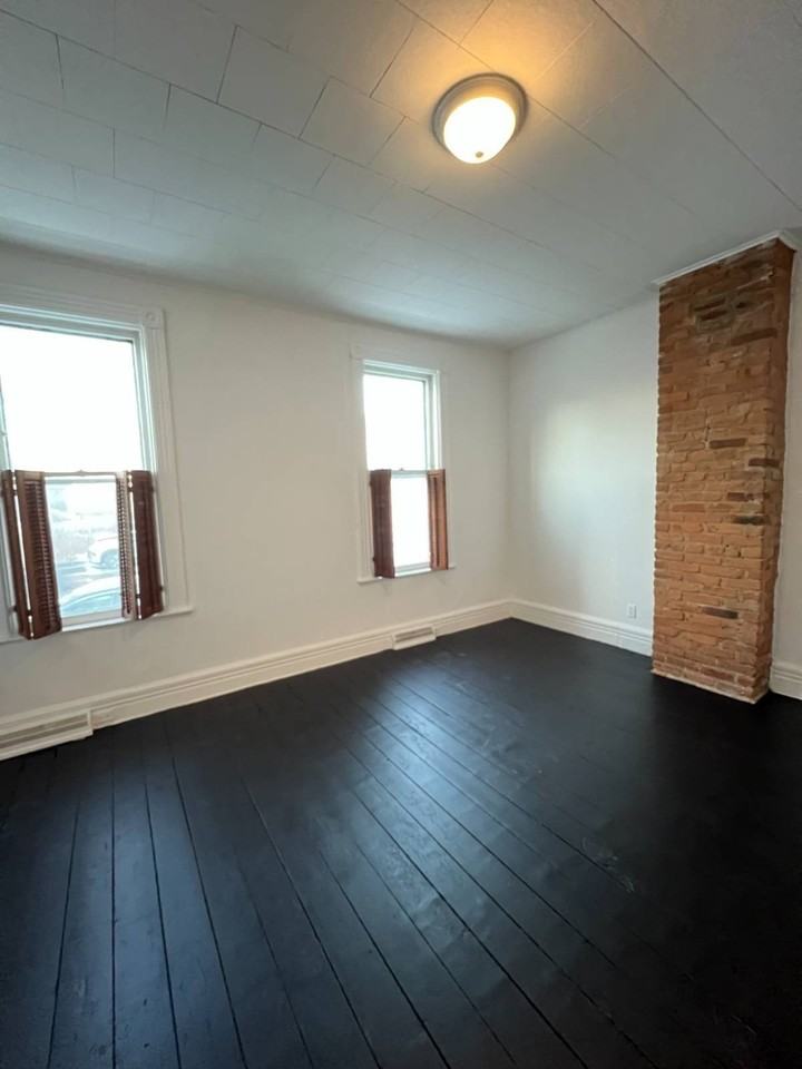 124 Front St - Photo 5 of 9