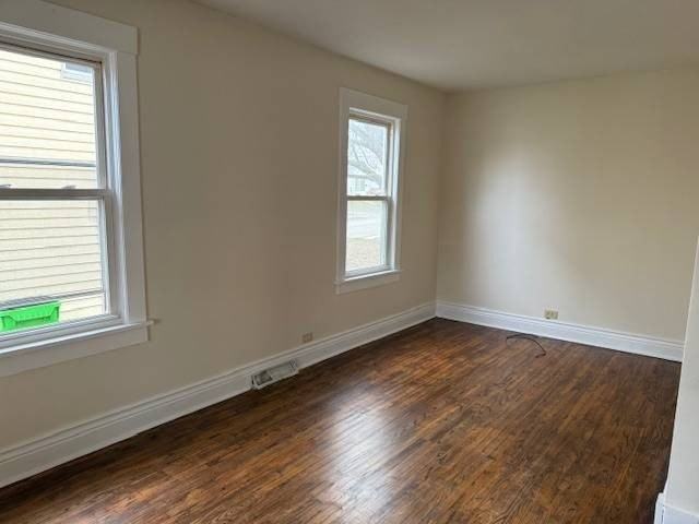 341 11th SW St - Photo 3 of 13