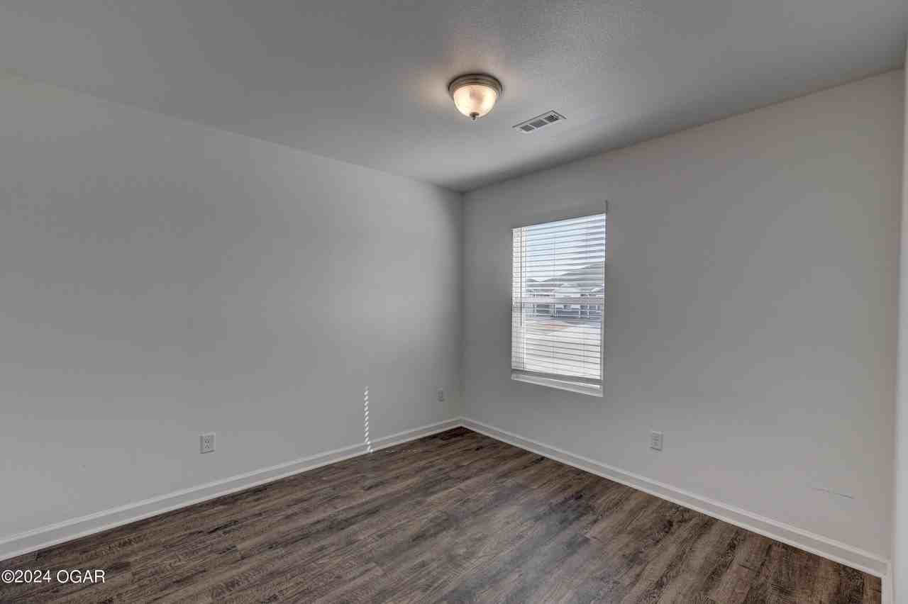 717 Short Leaf Ln - Photo 4 of 25