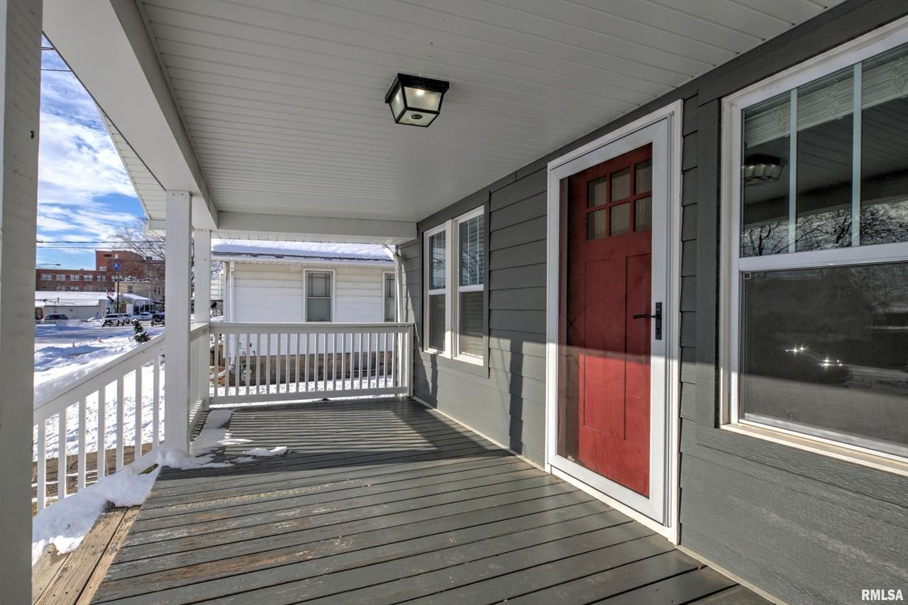 1335 E Seiberling Ave - Photo 3 of 26