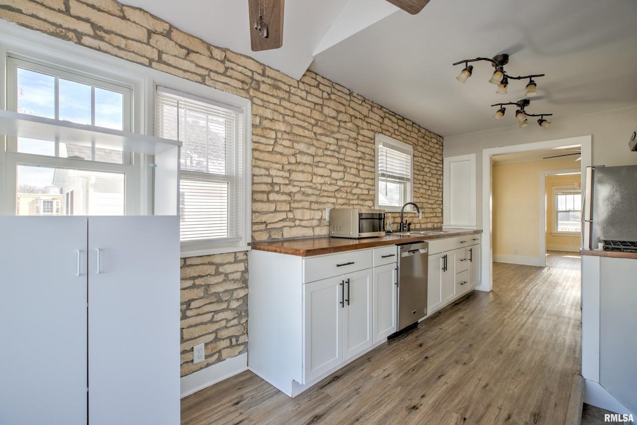 1335 E Seiberling Ave - Photo 4 of 26