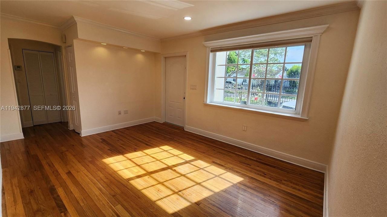 3965 Nw 3rd St - Photo 3 of 8