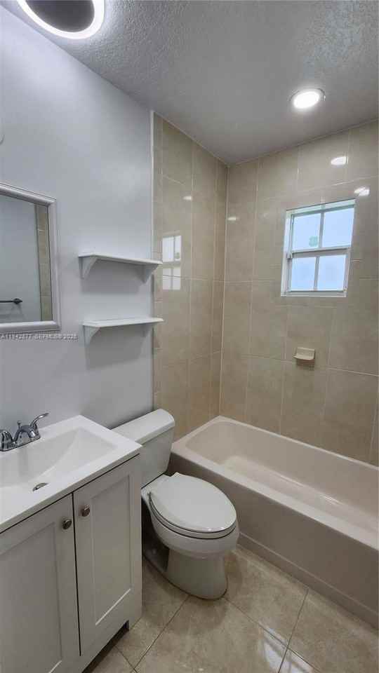 3965 Nw 3rd St - Photo 5 of 8