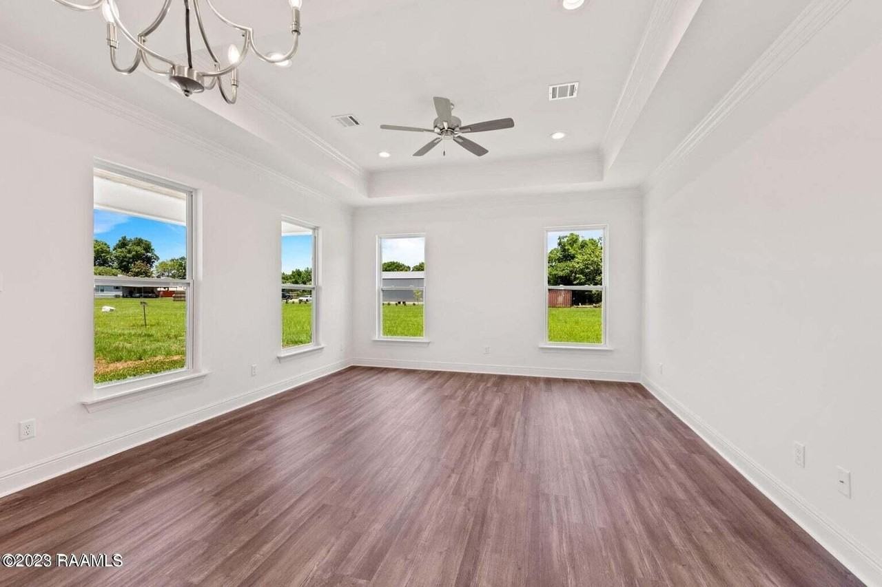 121 Santa Marta Dr - Photo 2 of 13