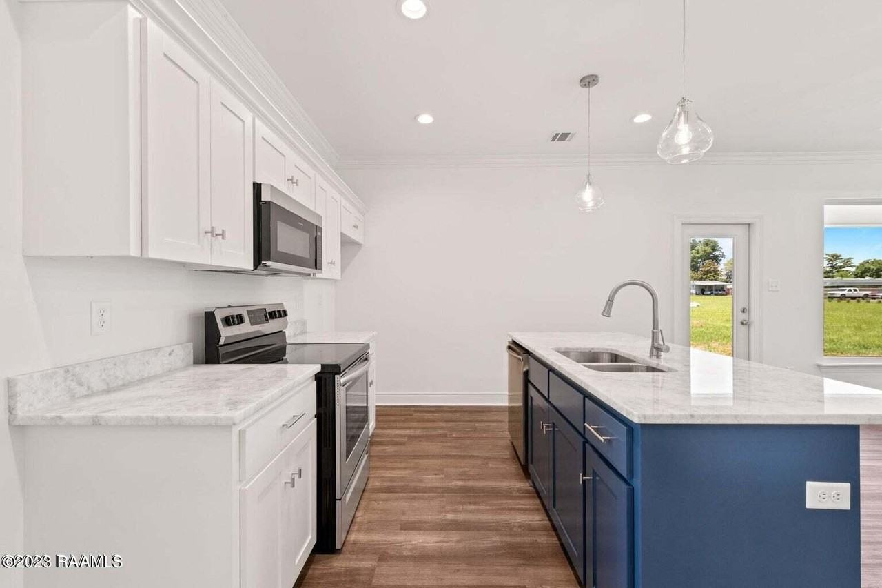 121 Santa Marta Dr - Photo 5 of 13