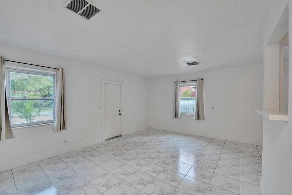 1836 Sw 9th Ave - Photo 7 of 50