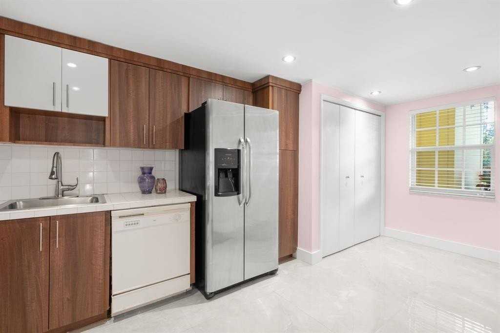 500 Oaks Ln #110 - Photo 7 of 33