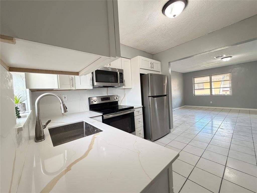 5826 Pierce St - Photo 4 of 10