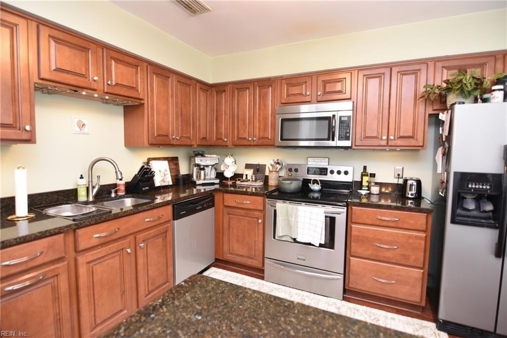 2904 Eriksen Ct - Photo 4 of 27