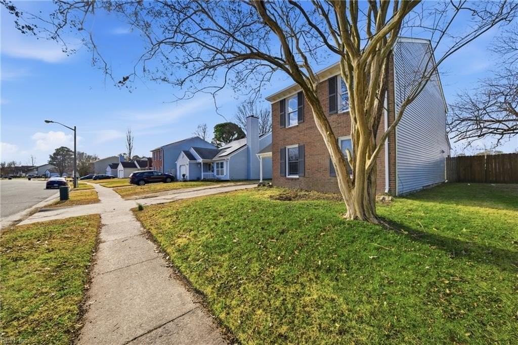 1913 Gravenhurst Dr - Photo 3 of 50