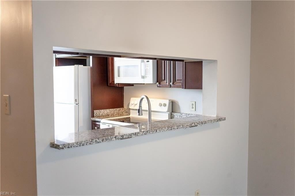 5702 Constance Ct - Photo 6 of 25