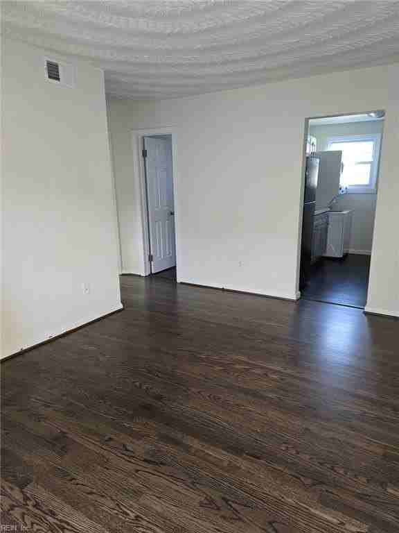 229 W 38th St #B - Photo 3 of 25