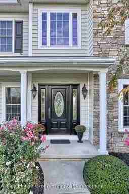 28 E Bethany Rd - Photo 2 of 28