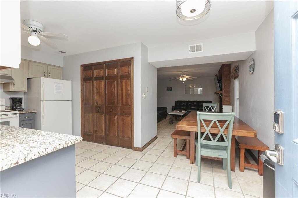 4466 Lauderdale Ave - Photo 7 of 48