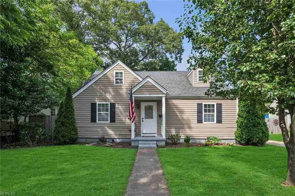 1336 Maplewood Ave - Photo 2 of 35