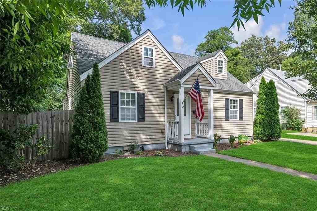 1336 Maplewood Ave - Photo 3 of 35