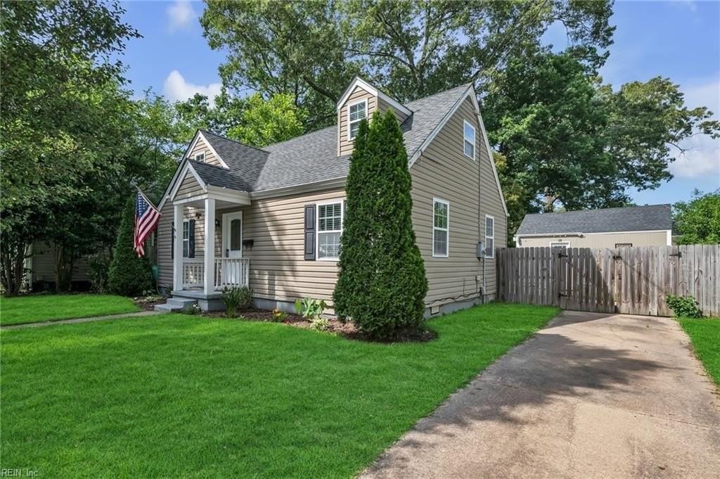 1336 Maplewood Ave - Photo 4 of 35