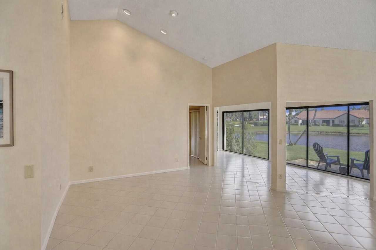 8447 Mooring Cir - Photo 3 of 22