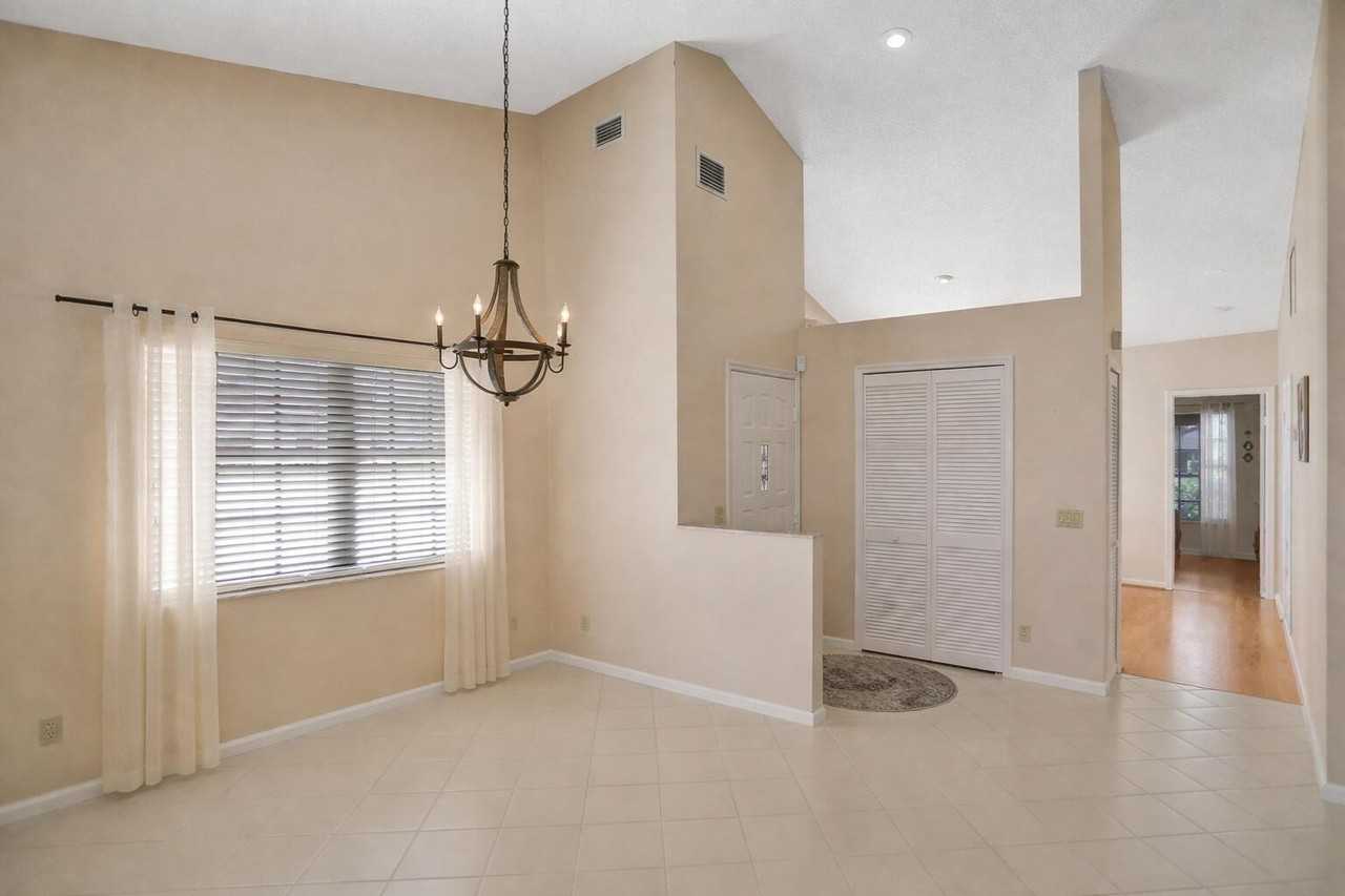 8447 Mooring Cir - Photo 5 of 22