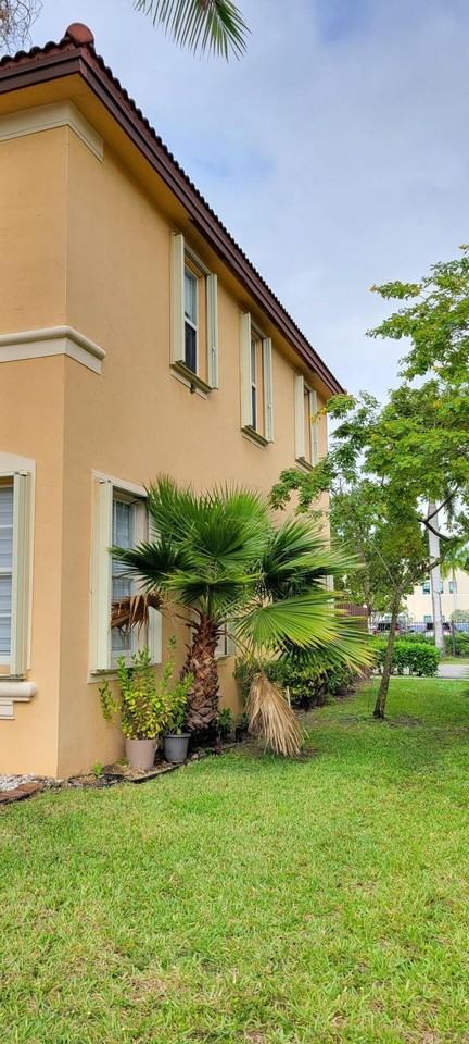 11357 Nw 87th Ln - Photo 4 of 50