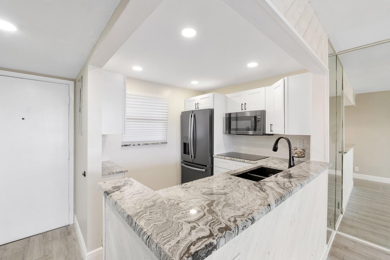 1391 S Ocean Blvd #107 - Photo 6 of 20