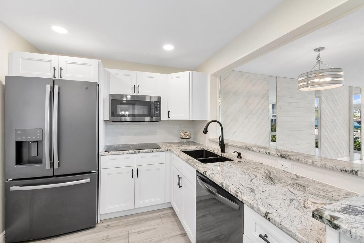 1391 S Ocean Blvd #107 - Photo 7 of 20