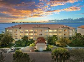 featured image of 22 Harbour Isle Dr W #PH02