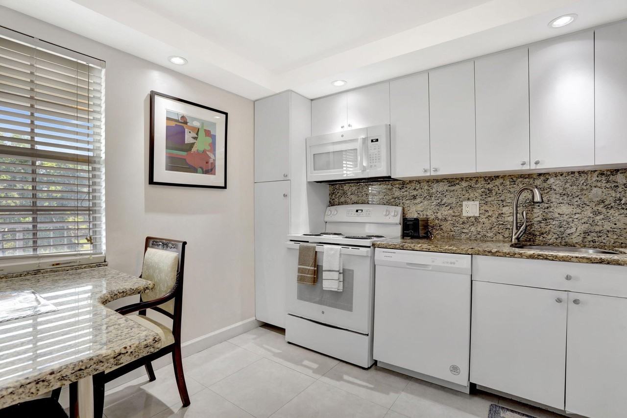 2851 S Palm Aire Dr #407 - Photo 3 of 35