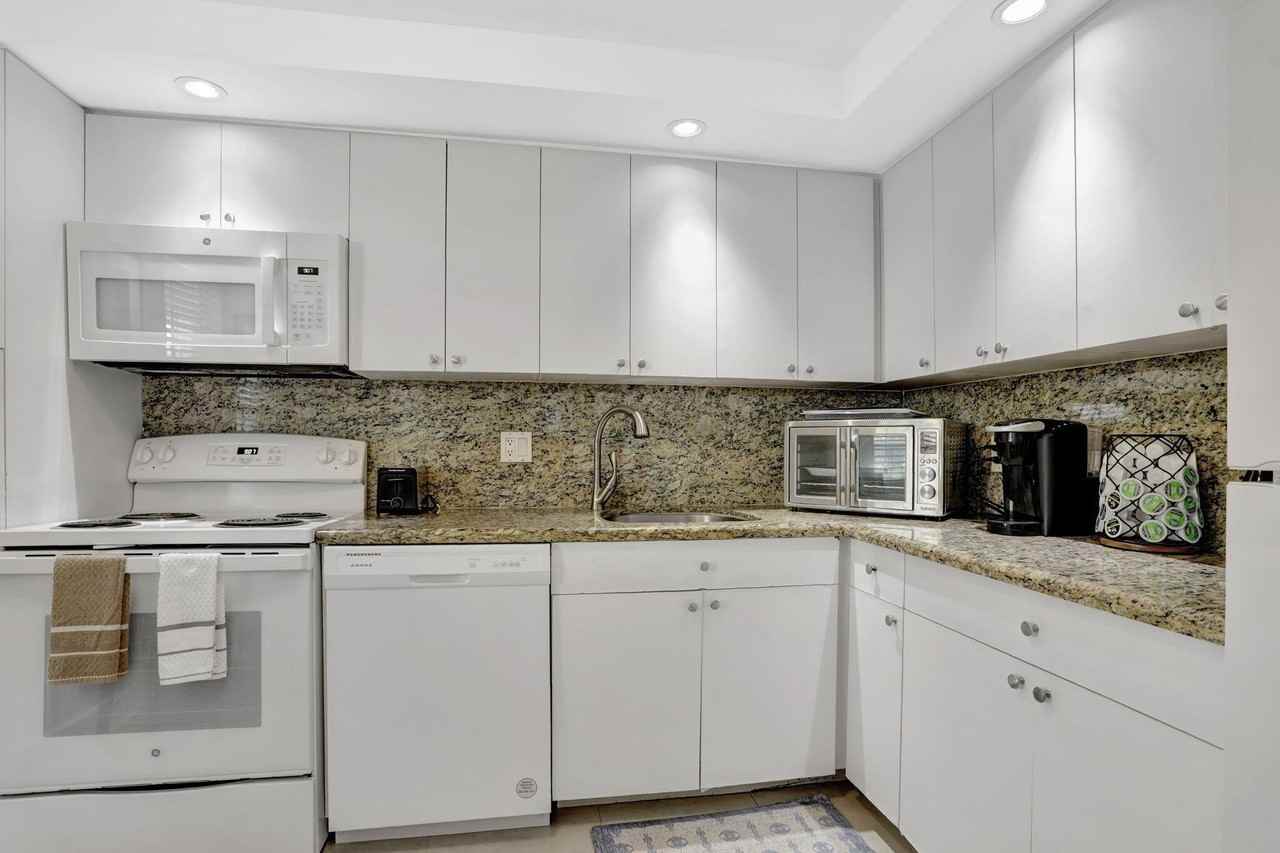 2851 S Palm Aire Dr #407 - Photo 4 of 35