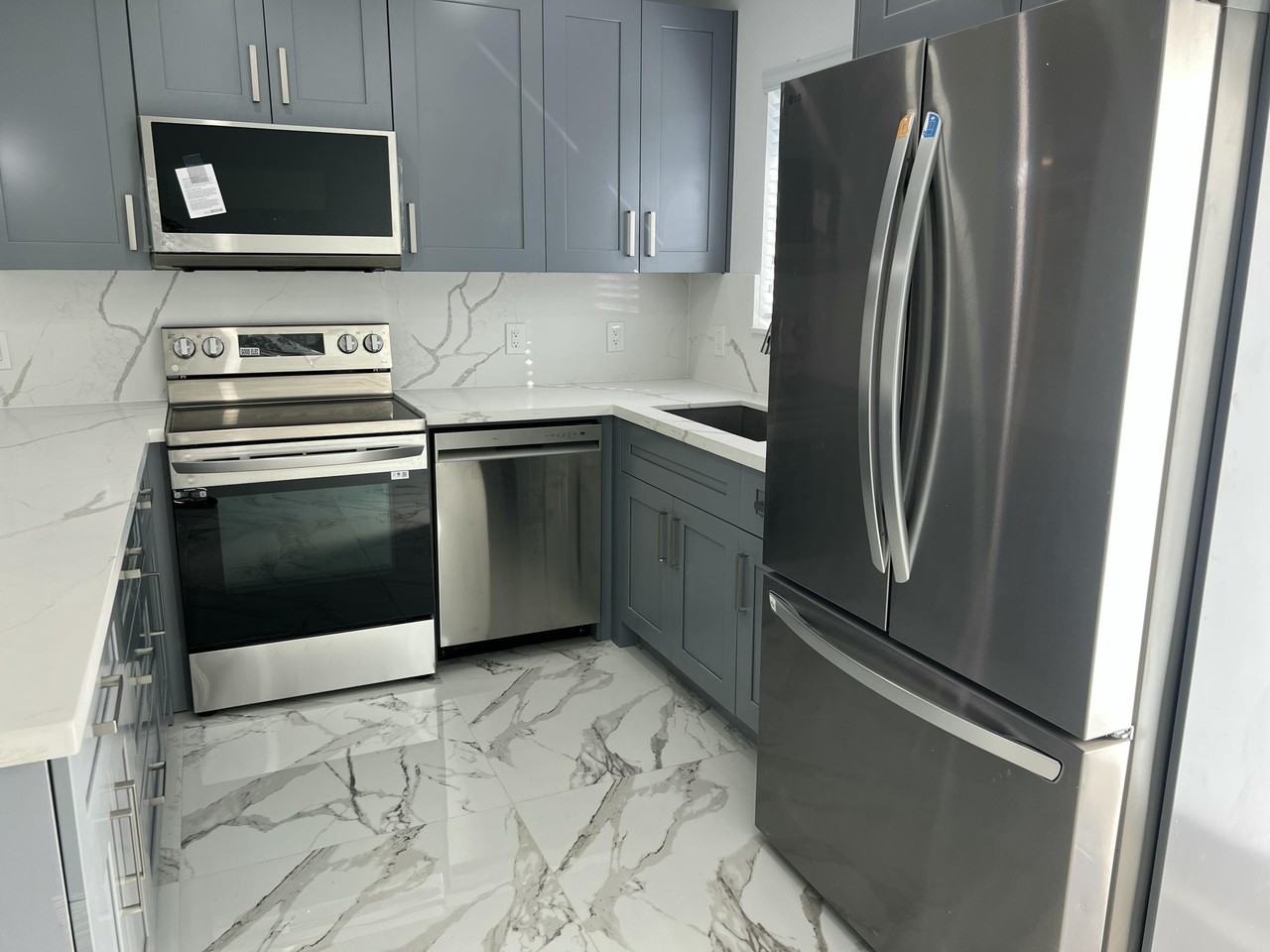 156 Nw 15th Ct - Photo 5 of 36