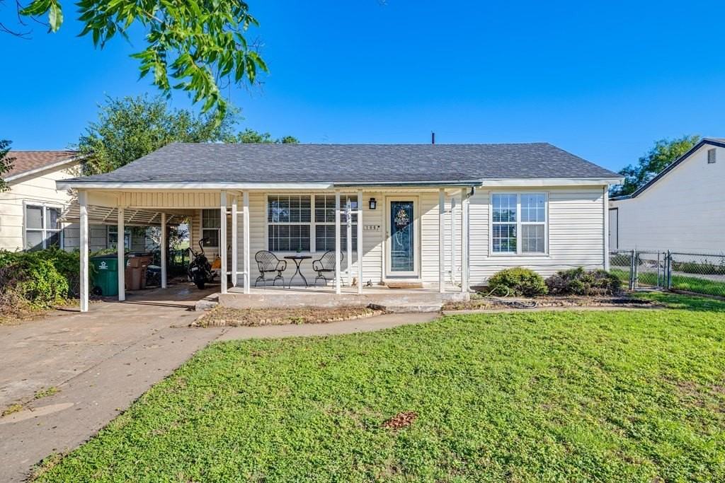 106 W 18th St - Photo 5 of 27