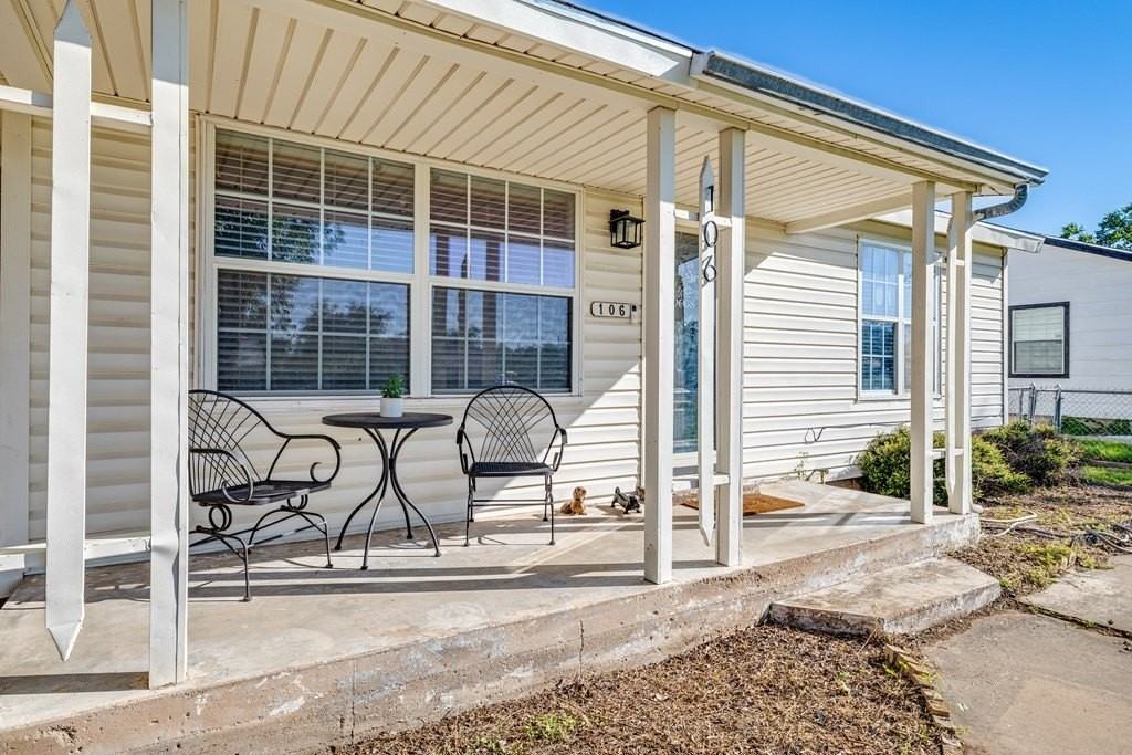 106 W 18th St - Photo 6 of 27