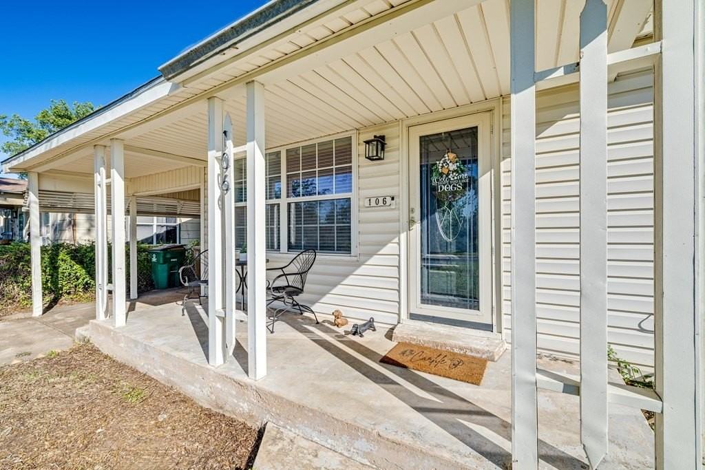 106 W 18th St - Photo 7 of 27