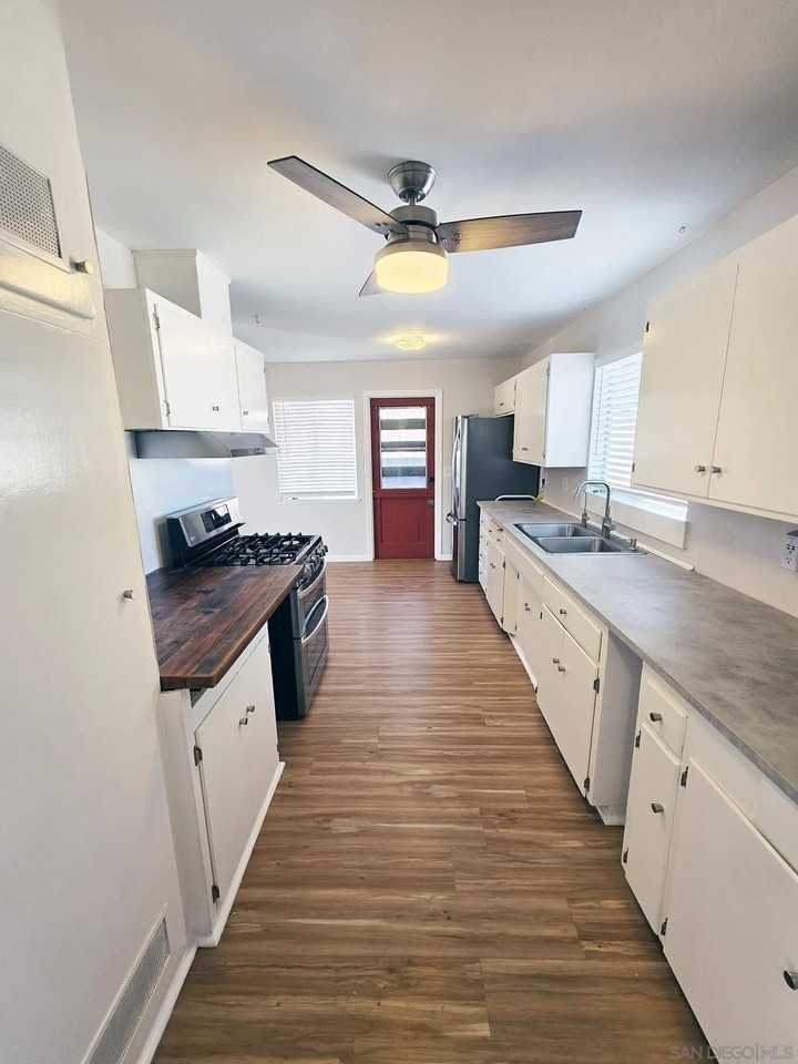 2402 Meadow Lark Dr - Photo 4 of 24