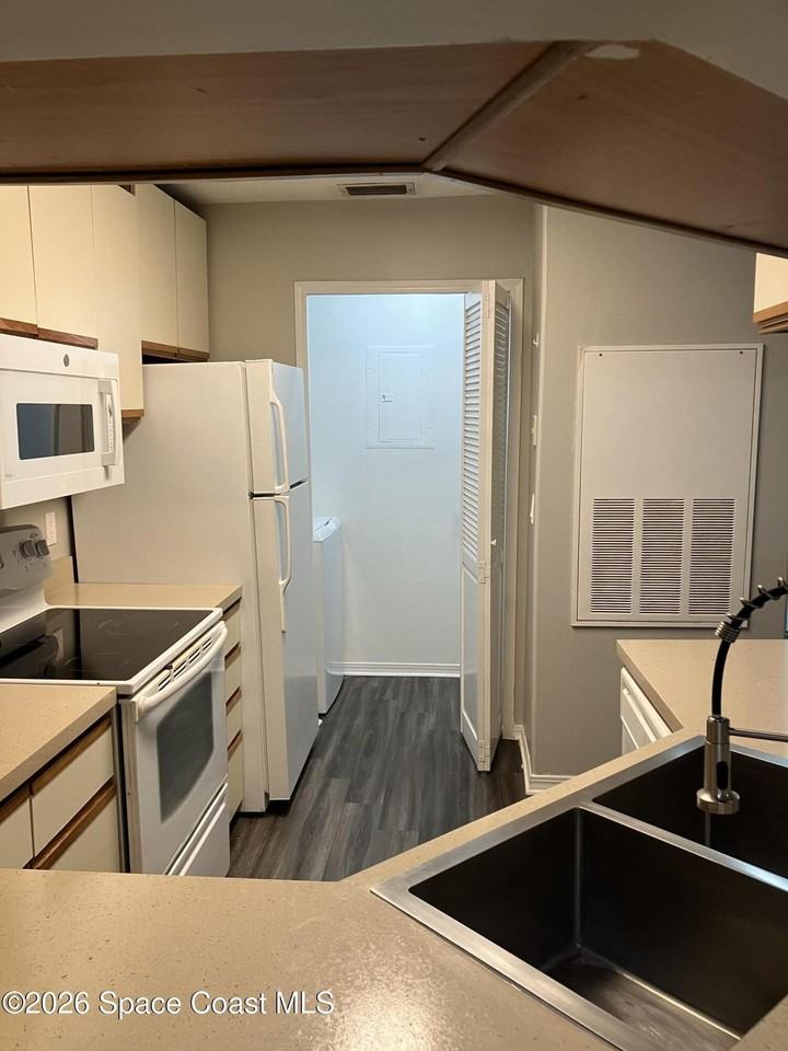 7667 N Wickham Rd Apt 1318 #1318 - Photo 5 of 18