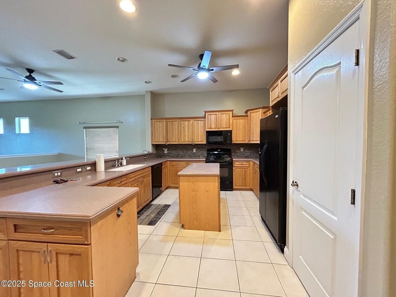 1215 Clubhouse Dr - Photo 5 of 15