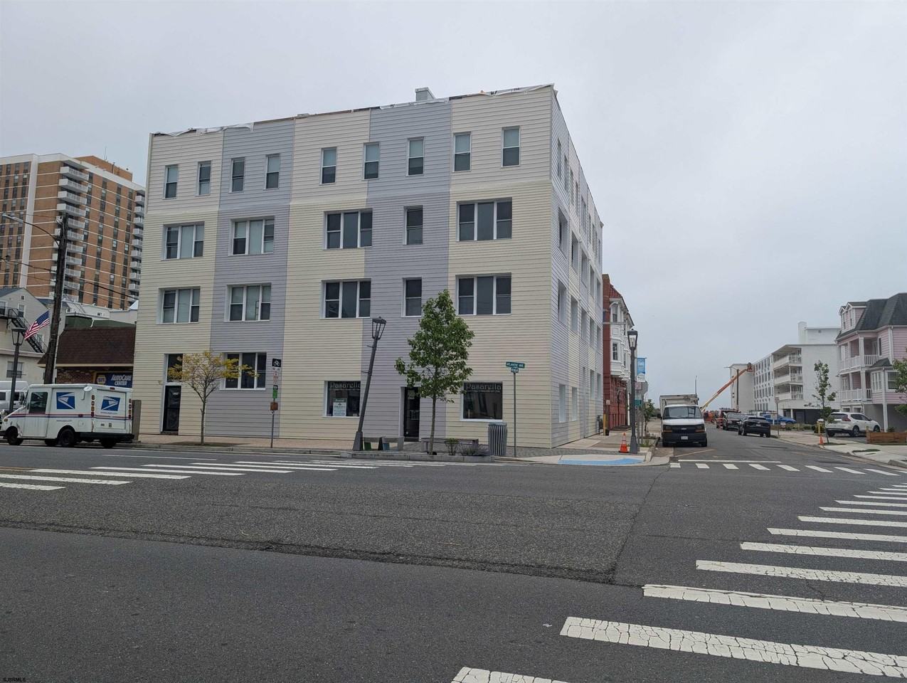 101 S Victoria Ave - Photo 2 of 13