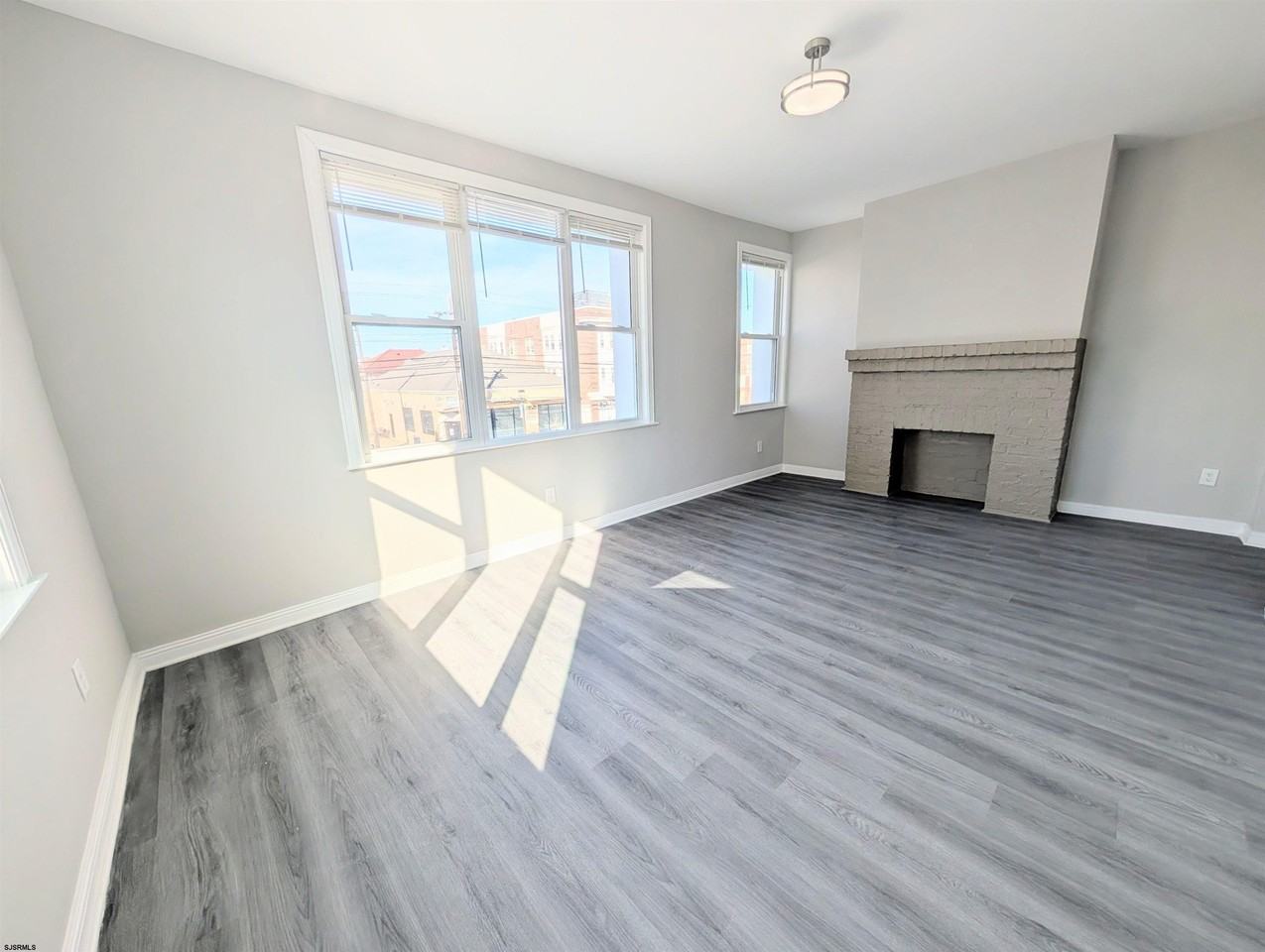 101 S Victoria Ave - Photo 4 of 13