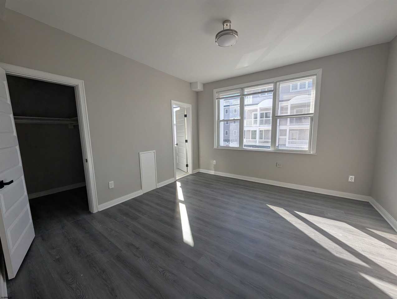 101 S Victoria Ave - Photo 6 of 13