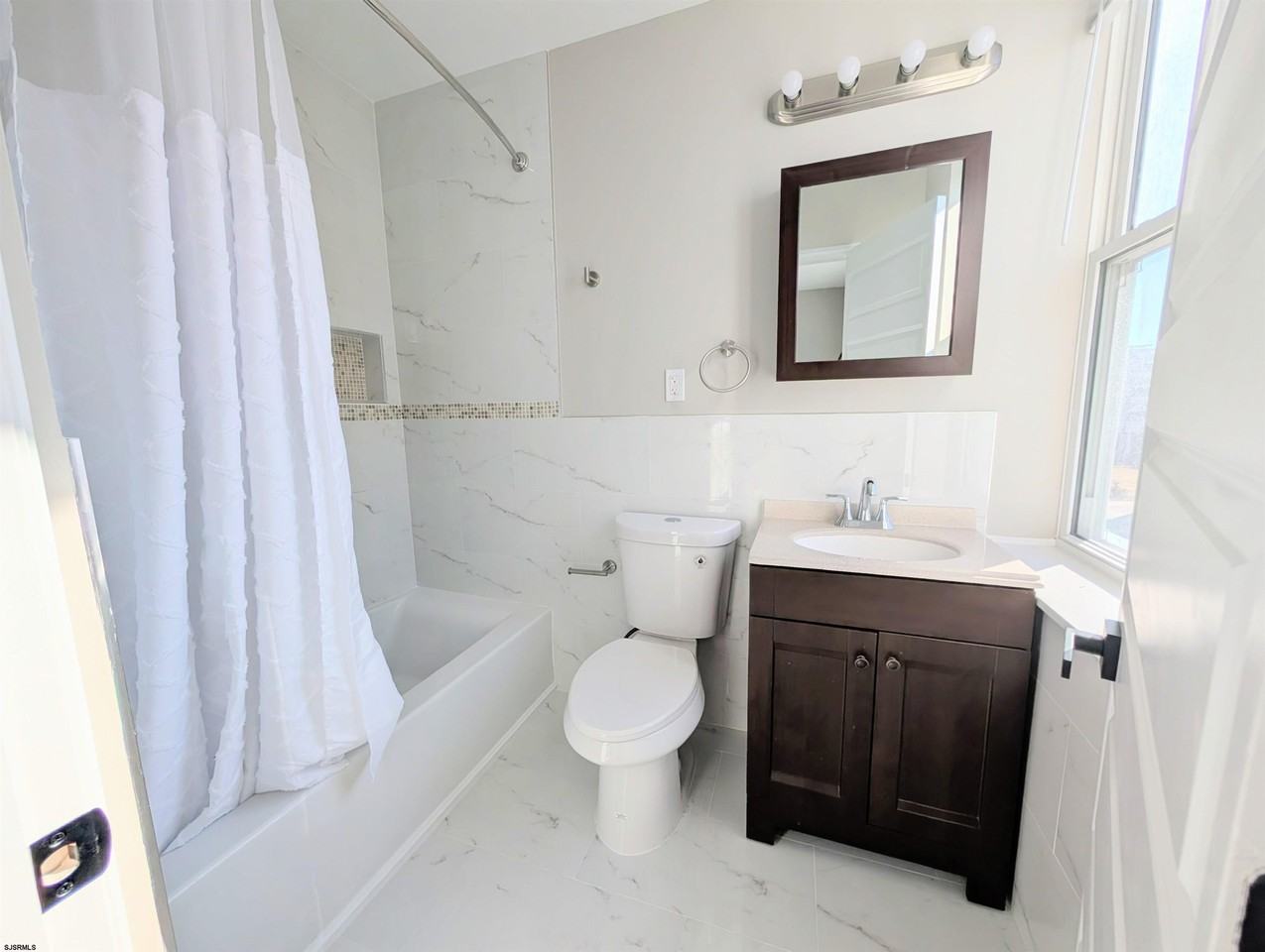 101 S Victoria Ave - Photo 7 of 13