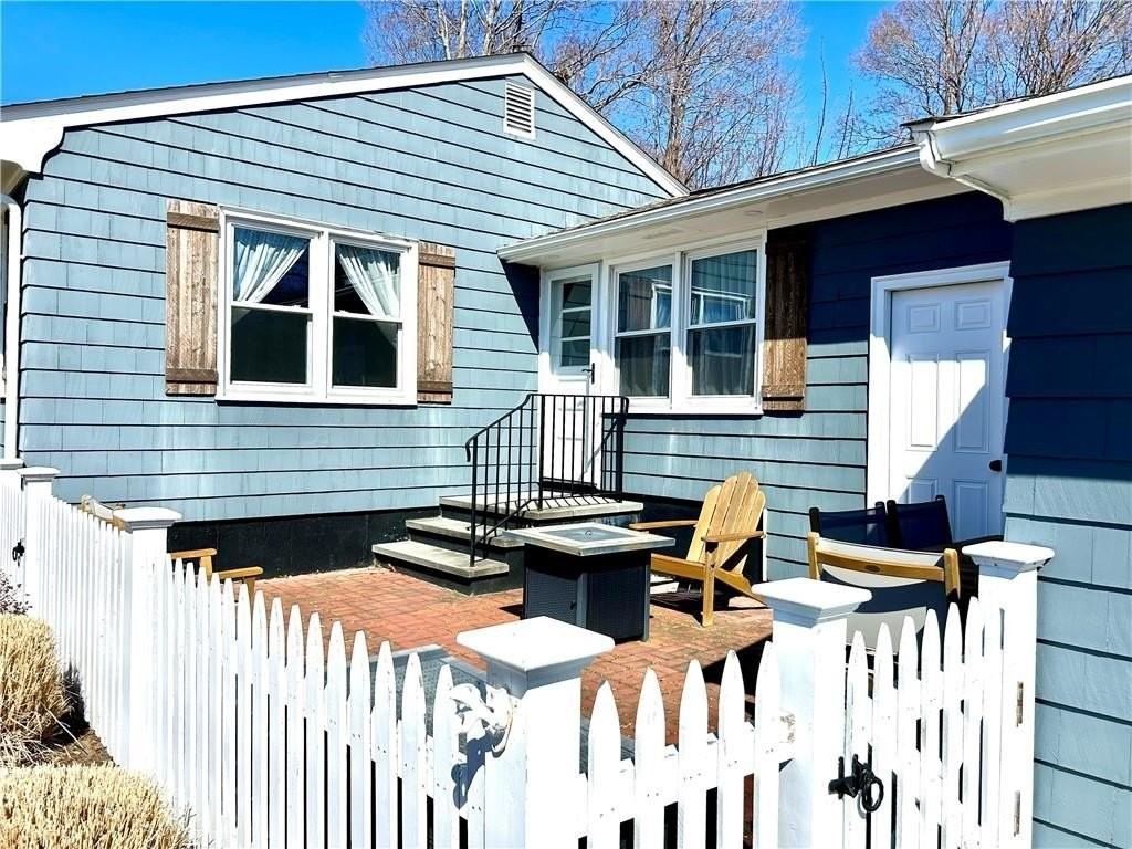 83 Friendship St - Photo 4 of 25