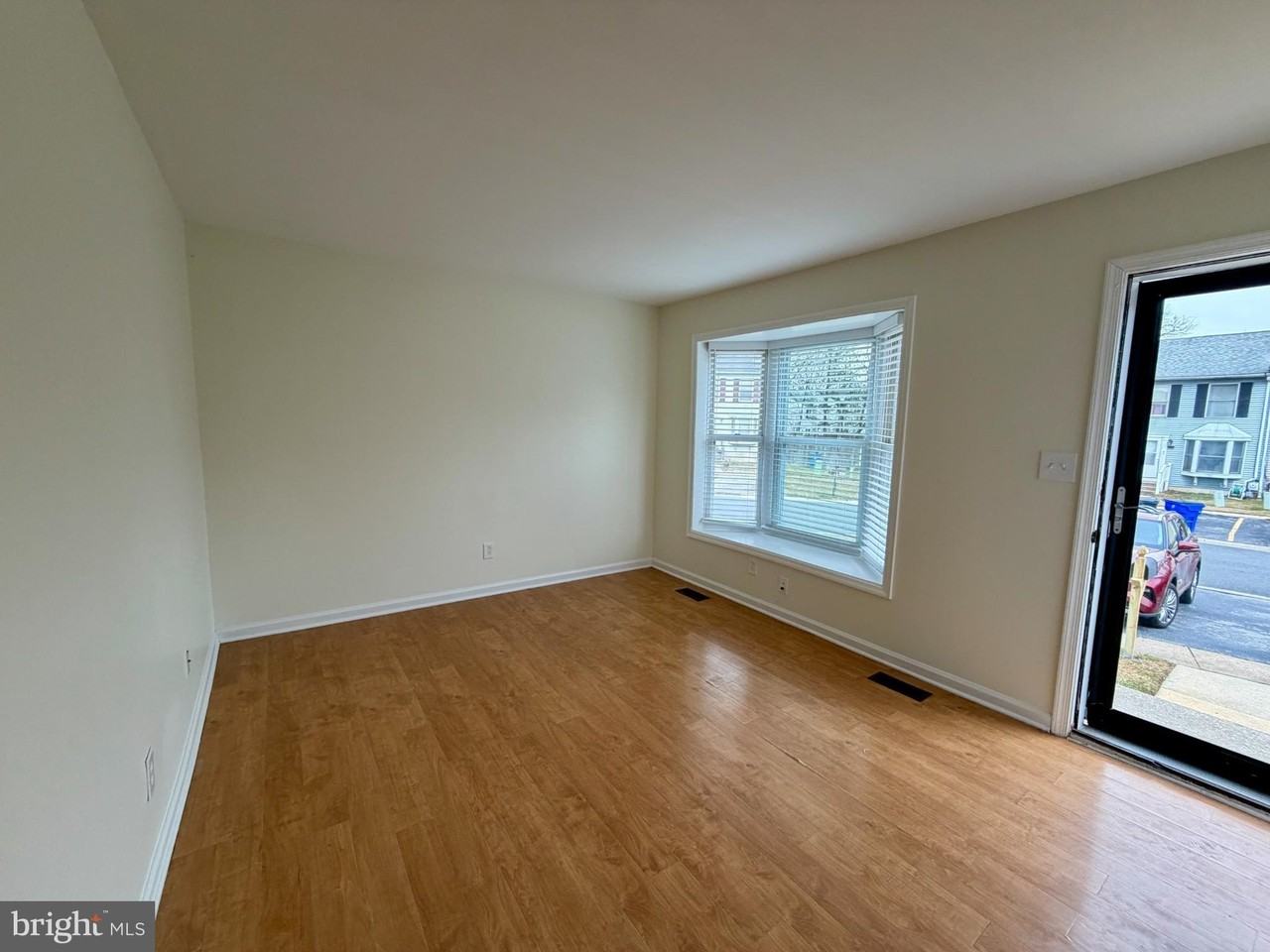 135 Whitburn Pl - Photo 3 of 25