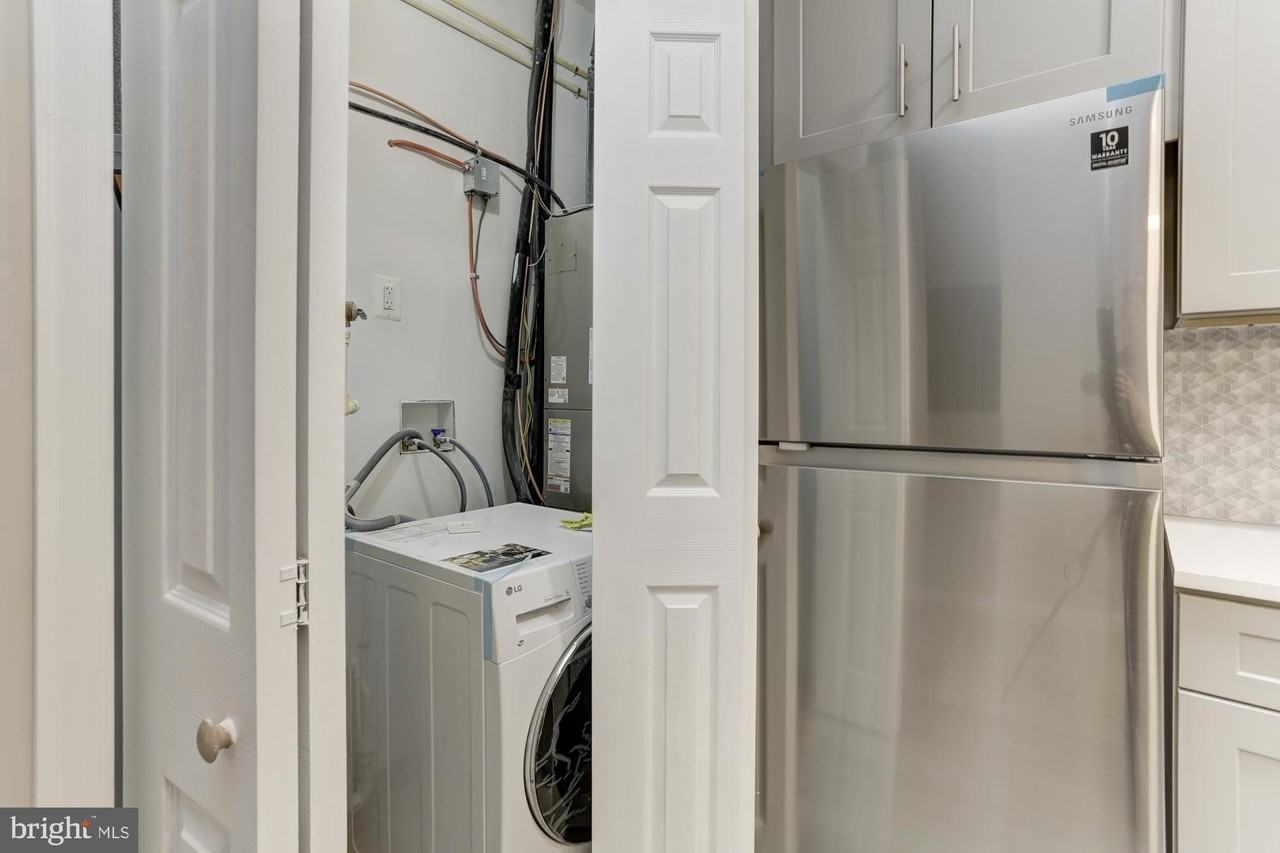 400 S Highland Ave Apt 304 #304 - Photo 5 of 15