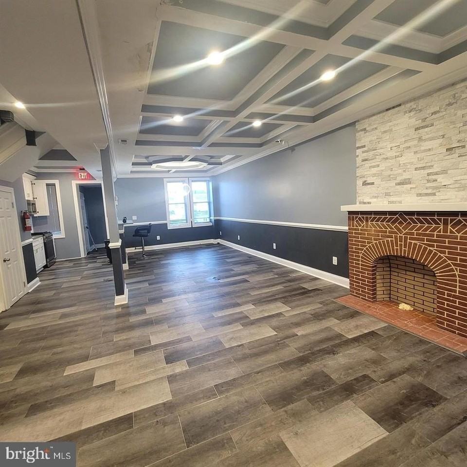 405 Lyndhurst St - Photo 2 of 10