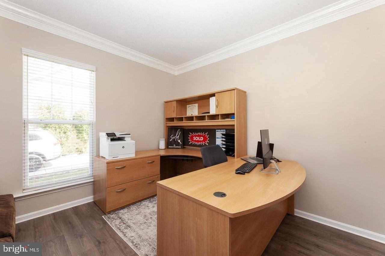 1011 Martin Dr - Photo 3 of 38