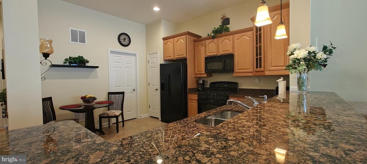 10425 Starlight Pl - Photo 6 of 48