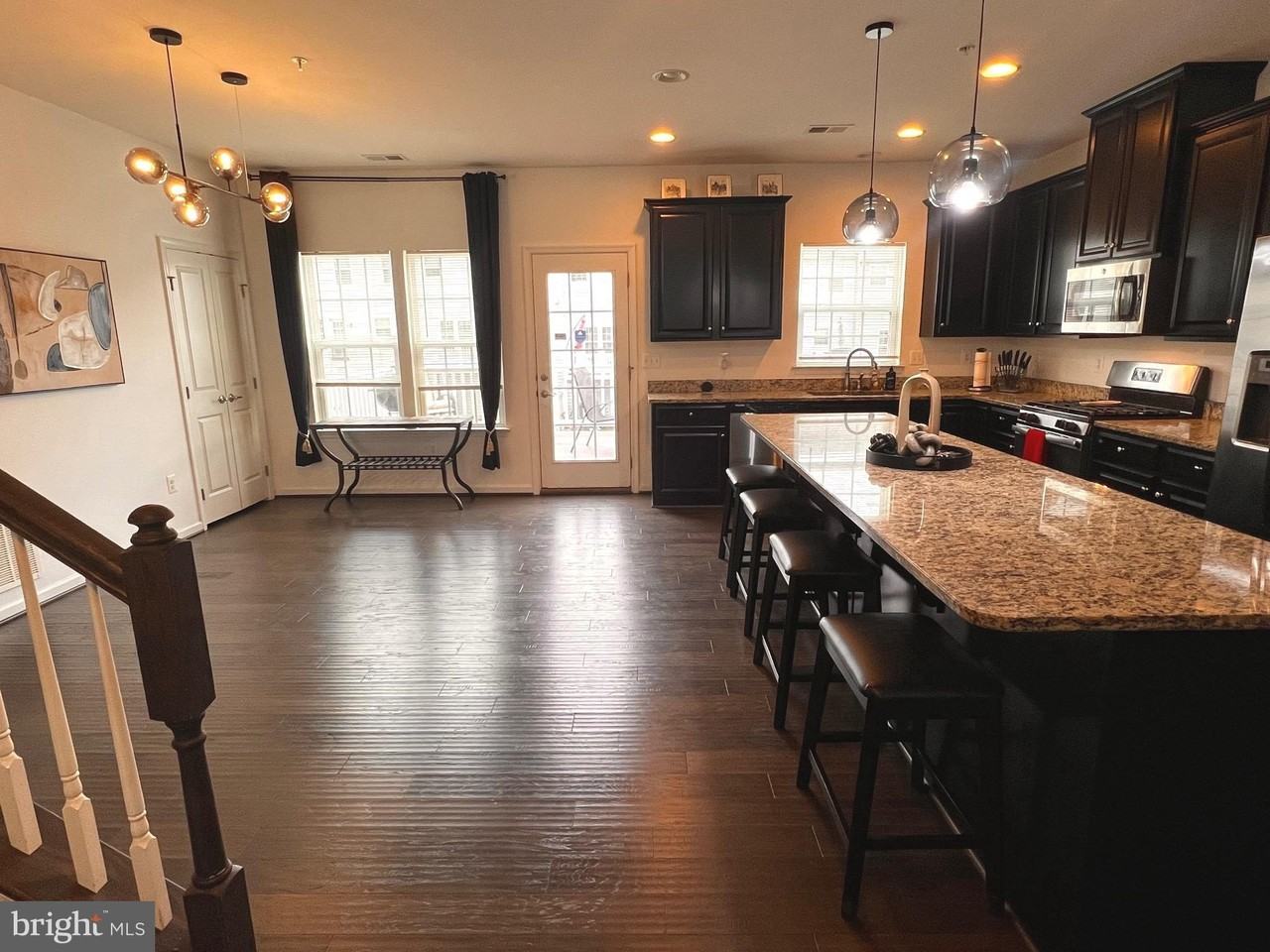 154 Sachem St - Photo 3 of 24