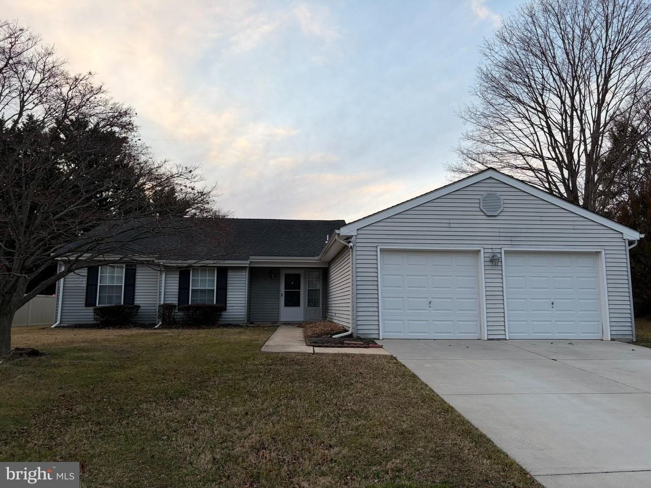 424 Crisfield Dr - Photo 2 of 36