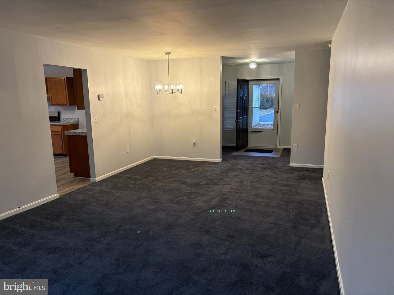 424 Crisfield Dr - Photo 5 of 36